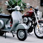 Les scooters opposés aux motos : avantages, défis et quel deux-roues choisir ?