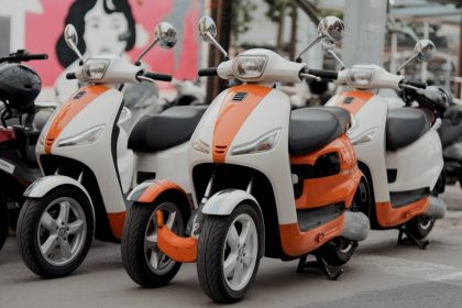 Les scooters 3-roues d’occasion : un bon compromis entre confort, sécurité et mobilité ?